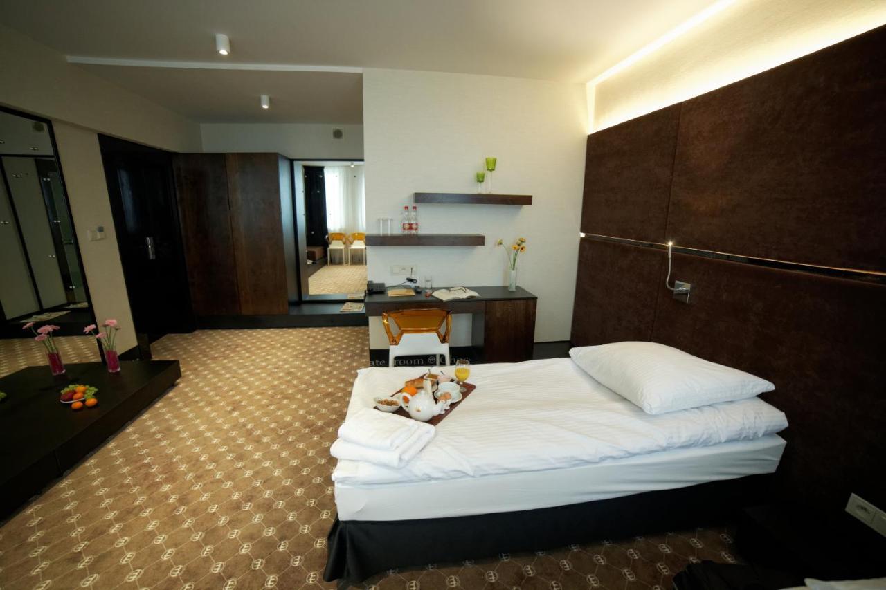Hotel Martina ชนิน ภายนอก รูปภาพ
