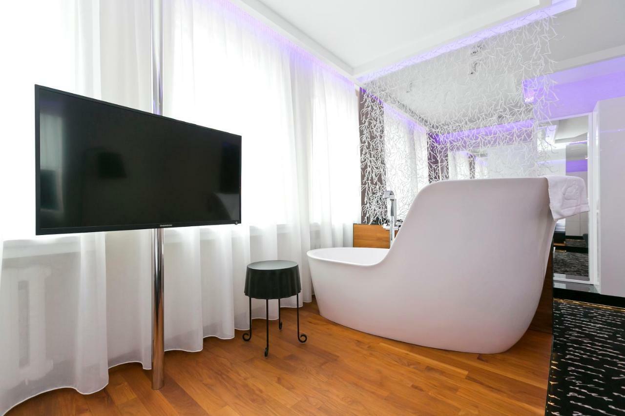 Hotel Martina ชนิน ภายนอก รูปภาพ